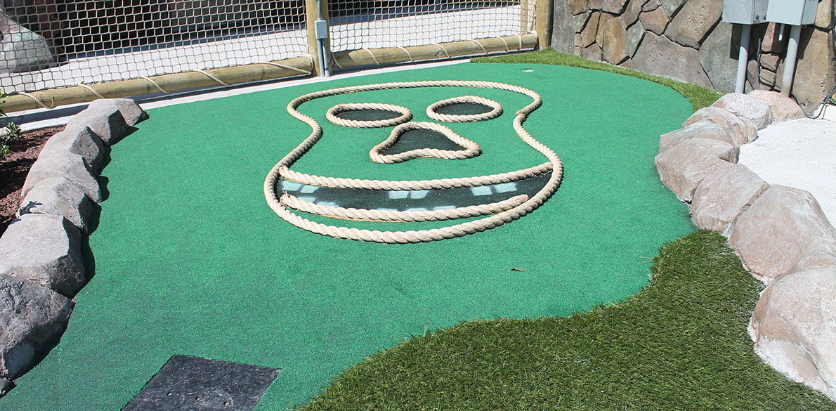 flat pirate skull outline made of rope on Putt Putt course green